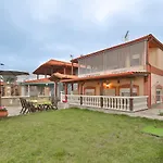 Vila Lydia *